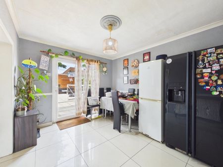 Viola Avenue, Staines-upon-Thames, Surrey,TW19 - Photo 5