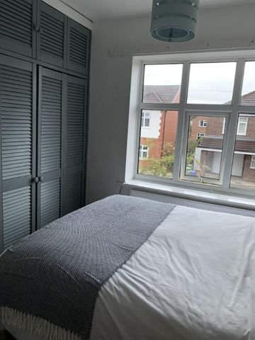 4 bedroom semi-detached house to rent - Photo 4