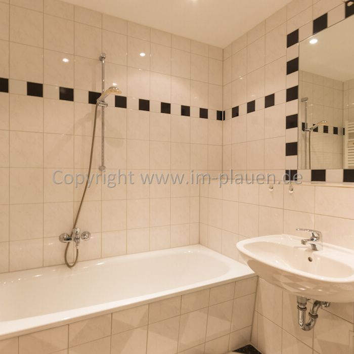 2,5 Zimmer plus Arbeitszimmer - 1.OG mit Balkon - modernes Badezimmer - zur Miete in Plauen - Photo 1