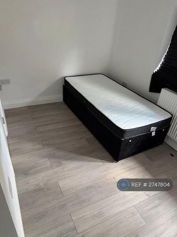 7 bedroom detached house to rent - Photo 3