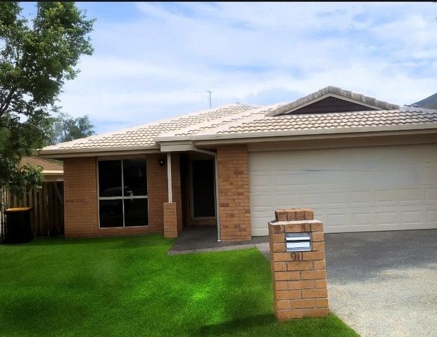 Beautiful renovated family home: A Fresh Start Awaits! New Carpet & Fresh Paint Throughout! - Photo 1