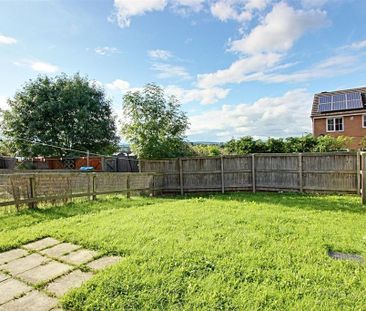 3 bedroom end of terrace house to rent - Photo 3