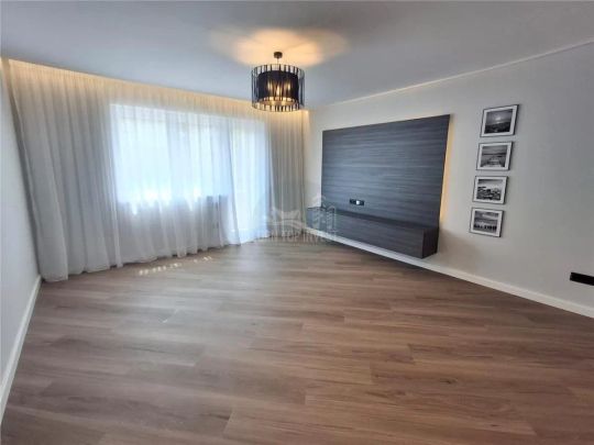 Apartament de LUX 2 camere decomandat pivnita zona Strand - Photo 1