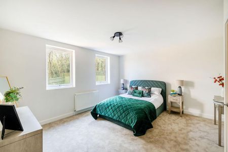 4 bedroom semi-detached house to rent - Photo 5