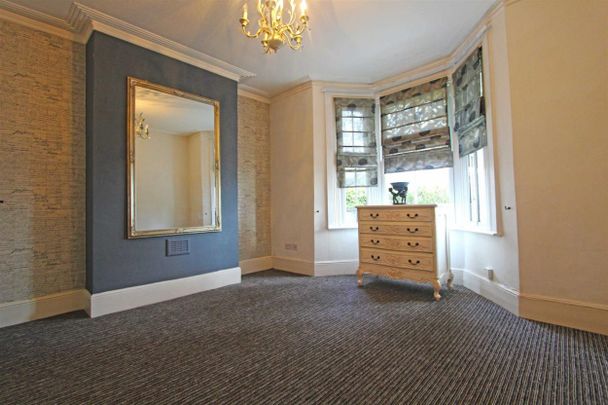 Westcliff Parade, Westcliff On Sea - Photo 1