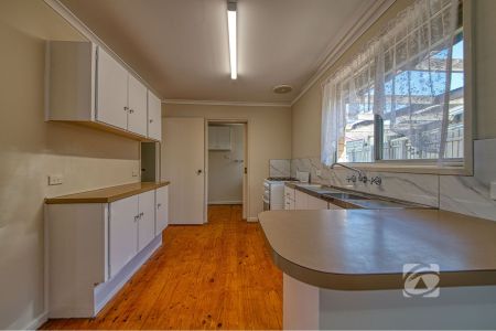 READY TO MOVE IN - Photo 4