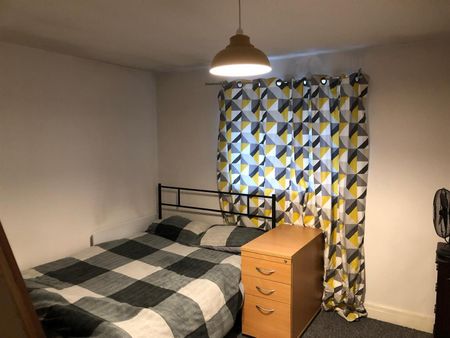 King Street, Oswestry. - Photo 5