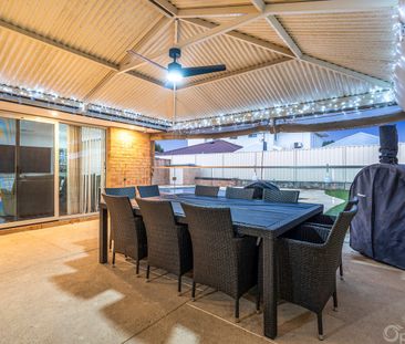 Pool, side access & room for everyone - Photo 4