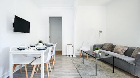 Bright single room in Valencia street, in El Clot area - Photo 4