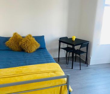 1 bedroom in a house share to rent - Photo 5