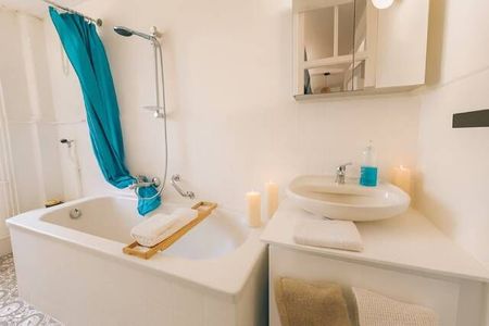 entièrement meublé, TV, bluewin TV, WIFI - Foto 2