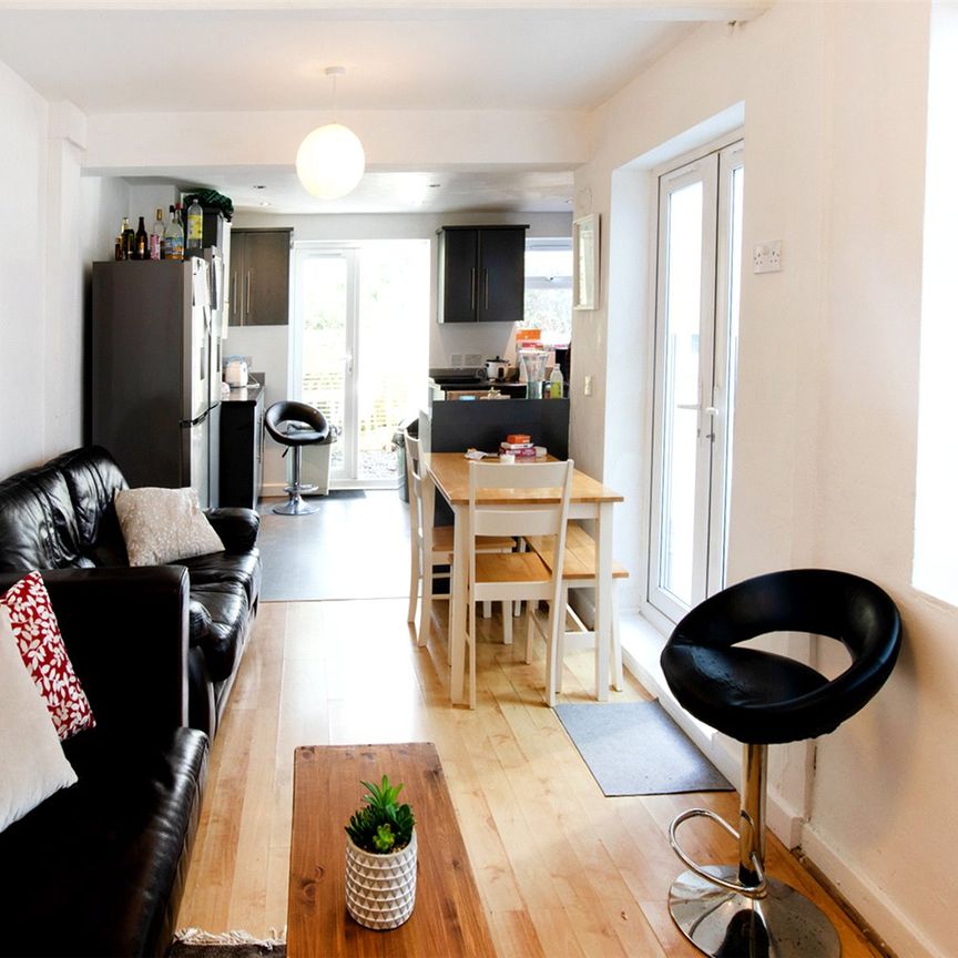 6 bedroom terraced house to rent - Photo 1