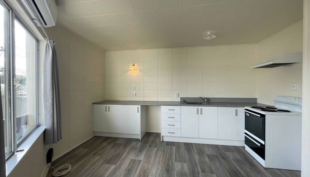 Spacious 2-Bedroom Unit with Open Plan Living - Photo 1