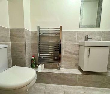 Pearcy Close, Harold Hill, Romford, RM3 - Photo 4