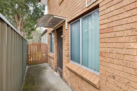Stylish & Convenient Granny Flat - Peaceful Lock-Up-and-Go Lifestyle - Photo 2