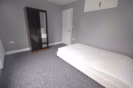 3 Bed - Highgrove Street, Reading - Photo 4