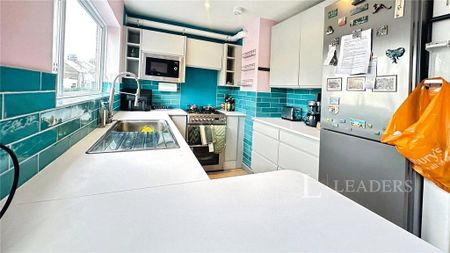 1 bedroom in a house share to rent - Photo 4