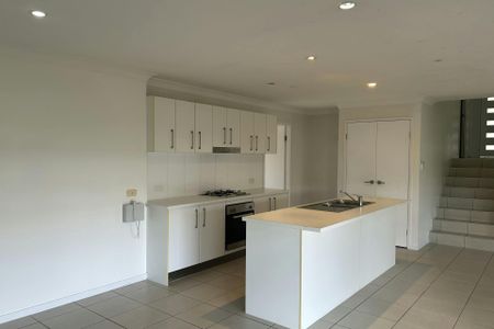 SPACIOUS AND MODERN 4 BEDROOM GEM LOCATED IN NEW AUCKLAND! - Photo 2