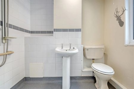 2 Bedroom Bungalow - Semi Detached - Photo 3