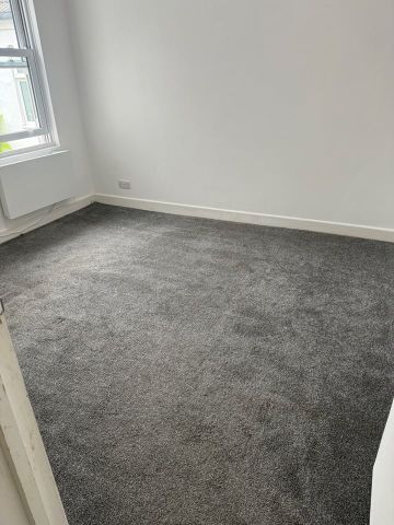 2 Bed Flat, Linton Road, BN3 - Photo 2