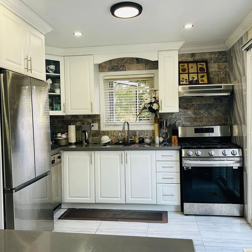 For Lease - 6335 Plowmans Drive, Mississauga, Ontario - Photo 1