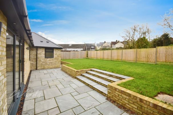 3 bedroom detached bungalow to rent - Photo 1