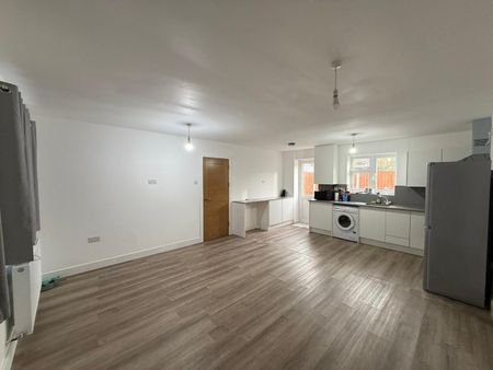 2 Bed Terraced House, Florence Street, E16 - Photo 2
