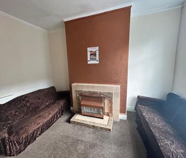 4 bedroom terraced house to rent - Photo 1