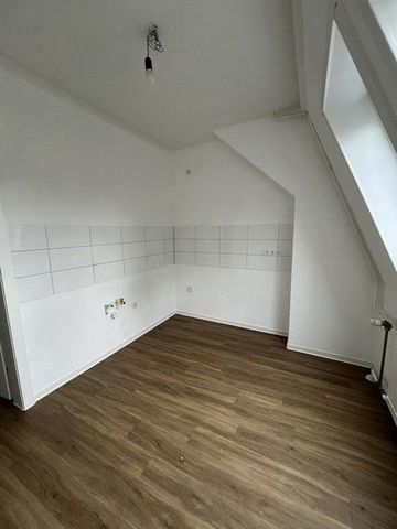 Zentrale 3-Raum-Wohnung im Dachgeschoss! - Photo 3