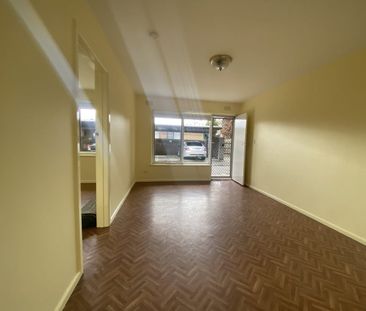 Bright and beautiful - Photo 2