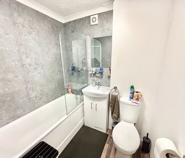 The Firs, Woodford Green, IG8 - Photo 2