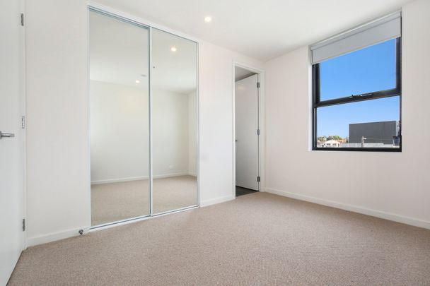 Modern Two Bedroom Apartment on High! - Photo 1