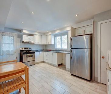 Spacieux bas de duplex à louer, propre, lumineux, semi-MEUBLÉ, 3 li... - Photo 2