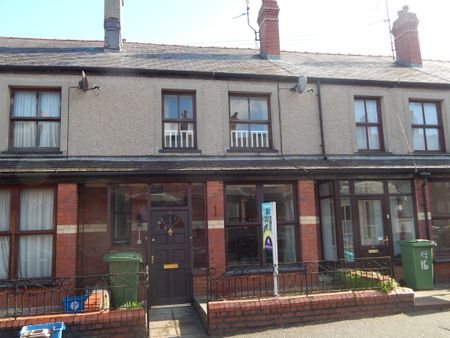 Friars Avenue, Bangor, Gwynedd, LL57 - Photo 3