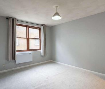 Vine Court, Brewhouse Yard, Gravesend, Kent, DA12 - Photo 1