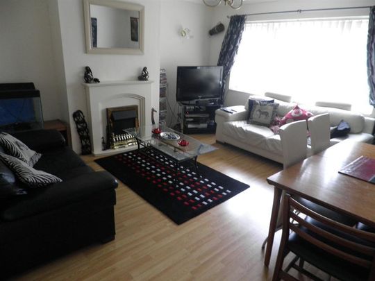 3 bedroom flat to rent - Photo 1