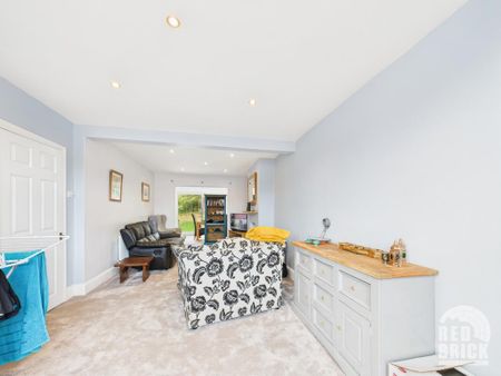 3 bedroom semi-detached house to rent - Photo 4