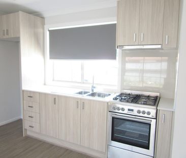 4/5 Bethany Court, South Morang, Vic 3752 - Photo 3