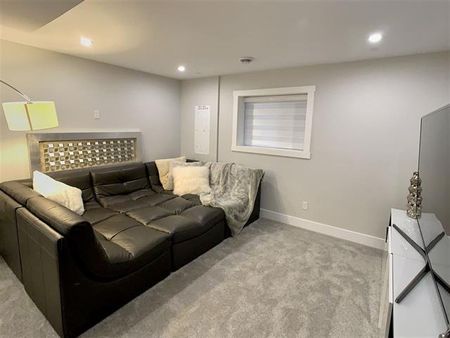 Gorgeous Upper of Langley Home - Photo 2