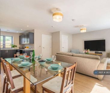 3 bedroom semi-detached house to rent - Photo 3