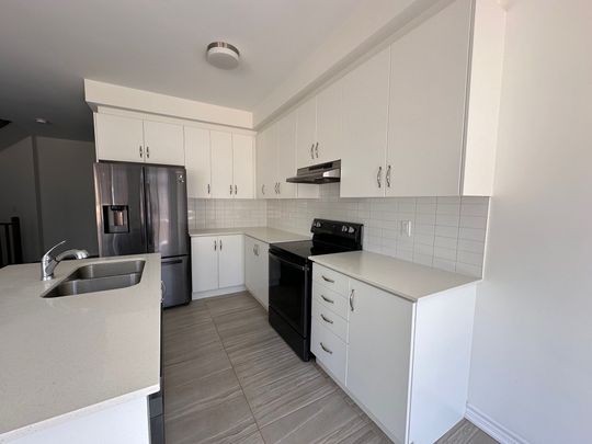 For Lease - 1471 Blackmore Street, Innisfil, Ontario - Photo 1