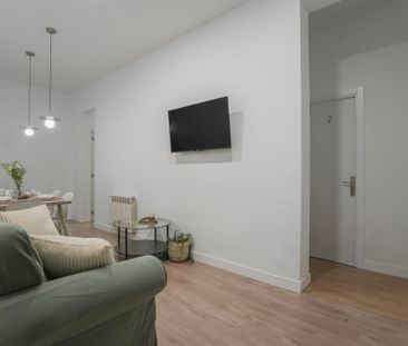 Cozy Room in the Heart of Madrid - Photo 1