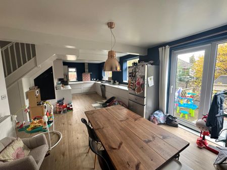 4 bedroom semi-detached house to rent - Photo 3