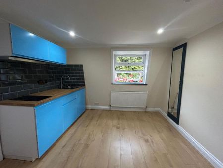 Studio to rent - Photo 2