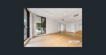 Spacious and Sunny Apartment Overlooking Forest Park - Photo 4