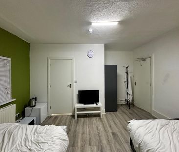 1 bedroom in a house share to rent - Photo 4