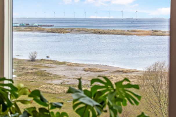 3 værelses lejlighed i 1. række til Øresund, med 2 solrige altaner og privat p-plads i kælderen - Photo 1