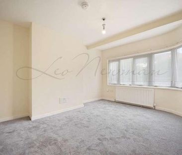 Lancaster Avenue, Royal Farnham, Slough, SL2 - Photo 2