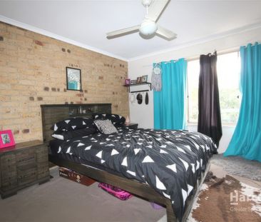 Spacious 2-Bedroom Duplex with Carport! - Photo 4