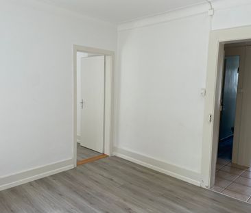 JEANNERET 23, Appart. 4 pièces 1er étage rénové avec balcon - Photo 2